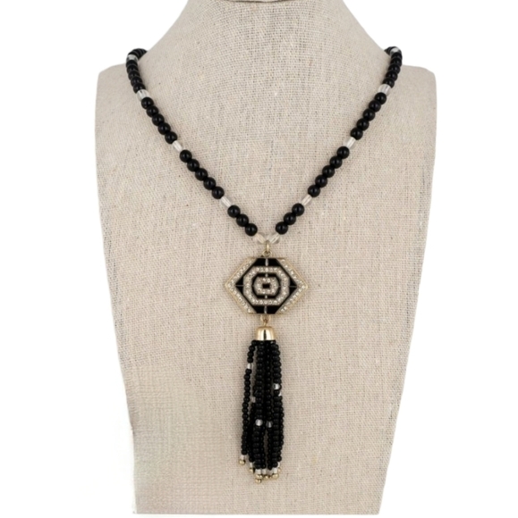🦋 NIB Avon Forever by Paula Abdul Art Deco black and white 32" necklace - Picture 1 of 9